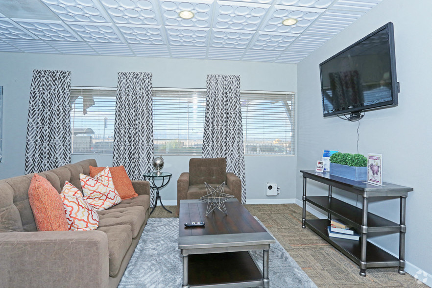 Photos and Video of Sunset Pointe Apartments in Las Vegas, NV